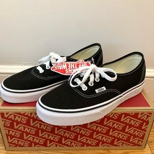 NEW Vans Unisex Authentic Lace-Up Sneaker - Women Size 7/Men Size 5.5